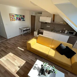 Apartamento Skryjova